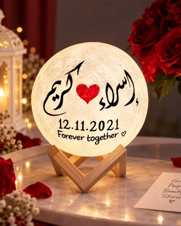 قمر مضيء بالاسم
