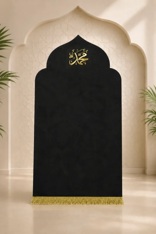 C02F76AB-2BDC-4180-ABB6-95BB60661873 سجادة صلاة قطيفة محراب
